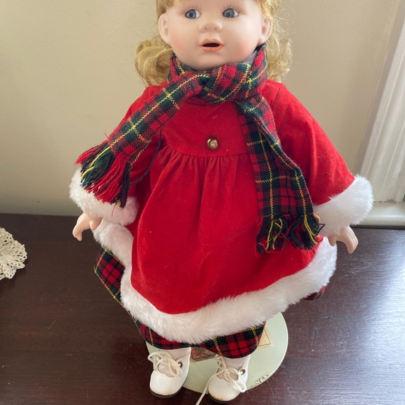 Heritage Mint Collector’s 14”porcelain doll Nicole - Picture 6 of 6